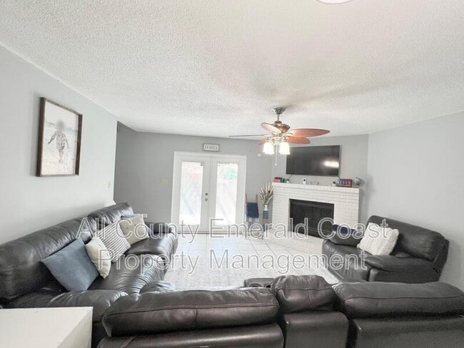 Building Photo - 714 Legion Dr