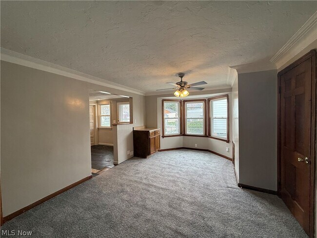 Foto del edificio - 6715 Theota Ave