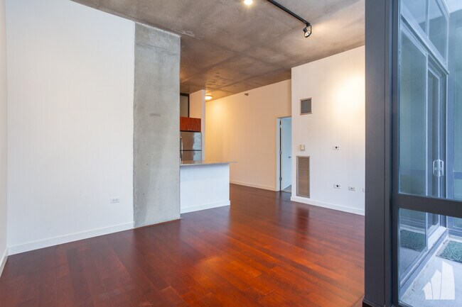 Foto del edificio - 235 W Van Buren St
