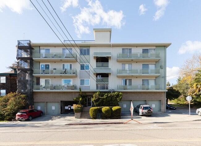Building Photo - 3877 Howe St