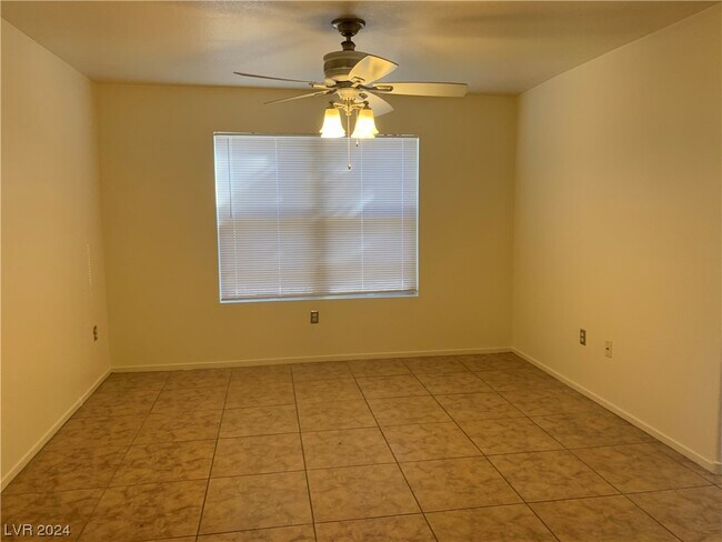 Foto del edificio - 555 E Silverado Ranch Blvd