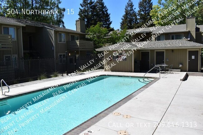 Building Photo - Stockton 2 Bedroom 1 Bath Condo Gated comm...