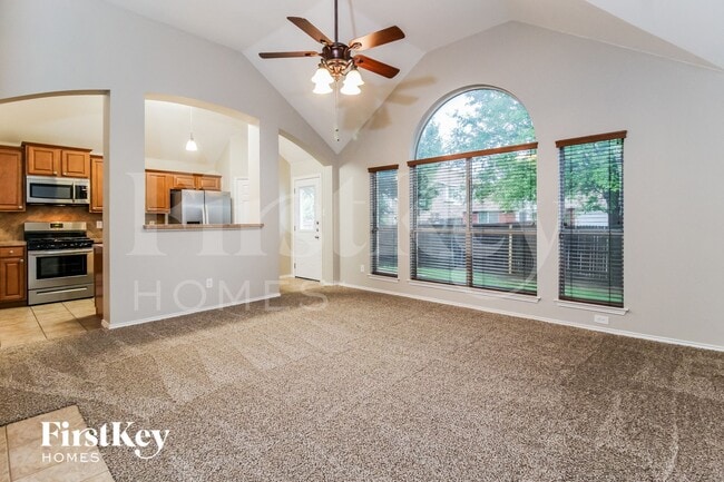 Foto del edificio - 1233 Logan Dr