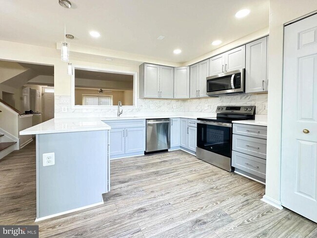 Building Photo - 8753 Manahan Dr