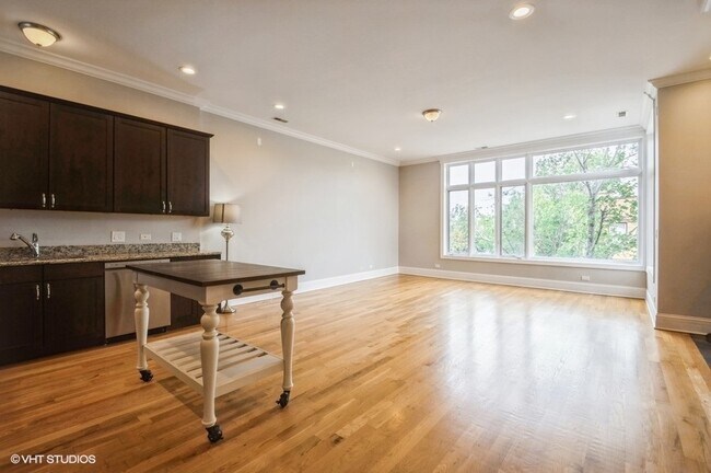 Foto del edificio - 6676 N Northwest Hwy