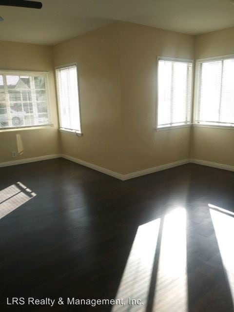 Foto del edificio - 3 br, 1 bath House - 927 W Arbutus St