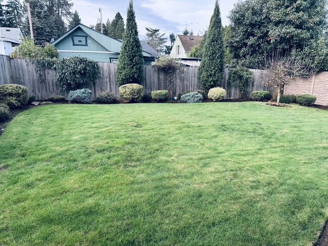 Building Photo - 211 Iowa St