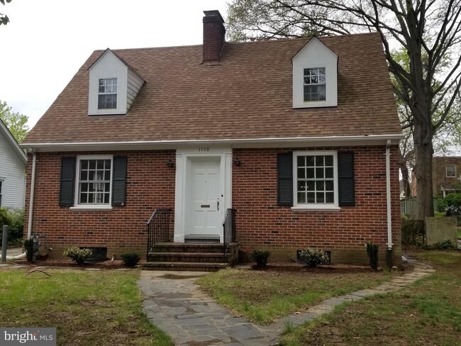 Building Photo - 1110 College Ave