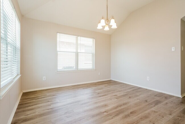 Foto del edificio - 3621 Renzel Blvd