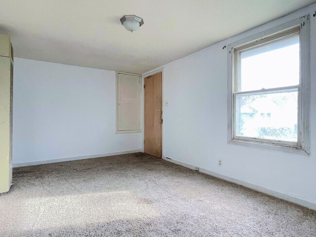 Foto del edificio - One Bedroom House with basement