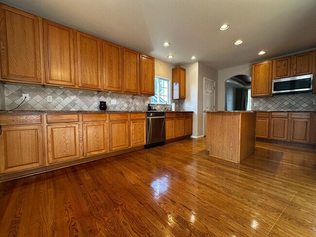 Building Photo - Beautiful four bedroom home in Arvada!