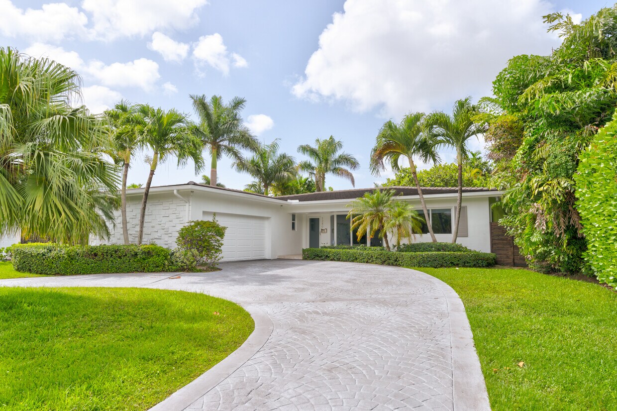 Foto principal - 1240 NE 93rd St