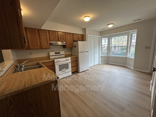 Building Photo - 5232 King's Wood Ln