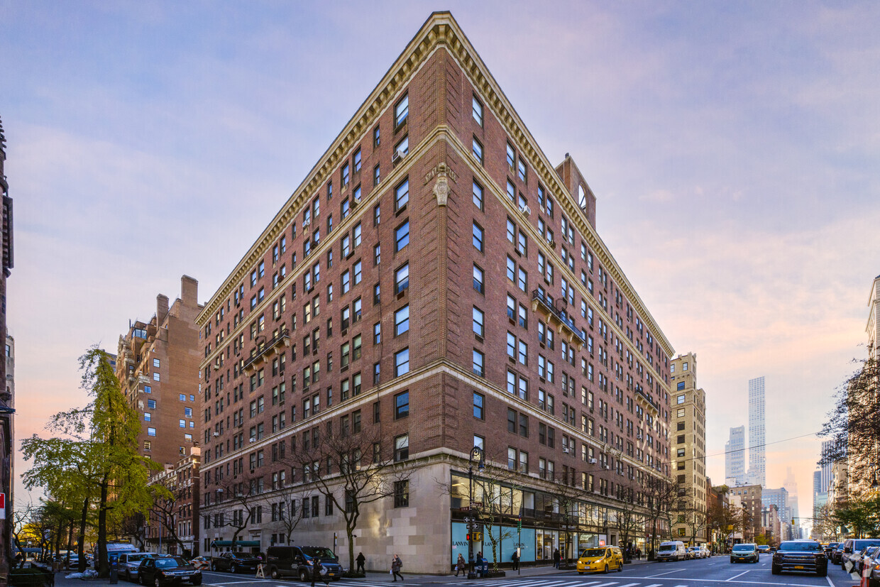 Primary Photo - 30 E 71st St