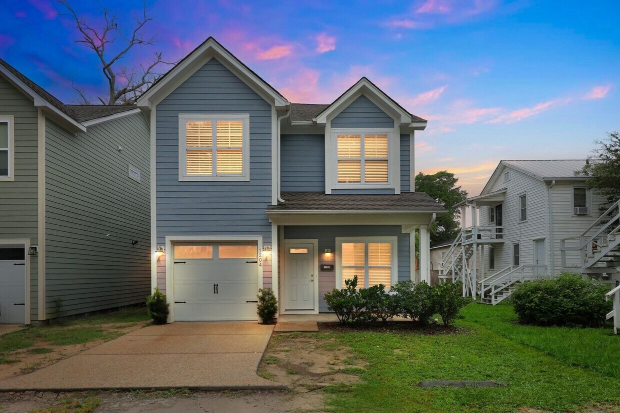 Primary Photo - Spacious 3BR House in Wilmington - Newer C...