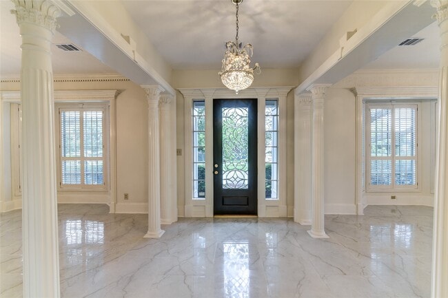 Building Photo - 90 Heathrow Ln