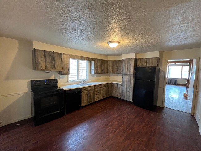 Building Photo - Bristol Borough Four Bedroom Beauty