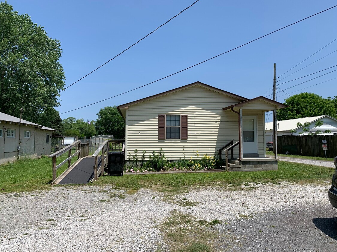 401 S Roosevelt St, Tullahoma, TN 37388 House Rental in Tullahoma, TN