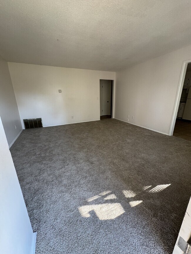 Foto del edificio - 2 Bedroom, 1 Bathroom, Upstairs unit with ...