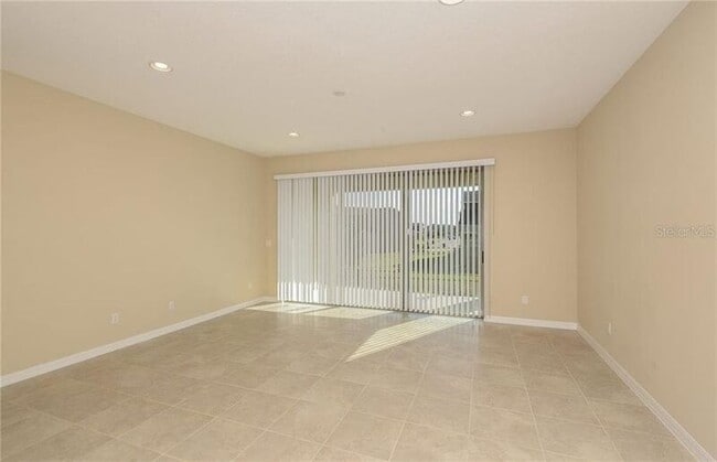 Building Photo - 3901 Plainview Dr