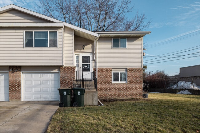 Building Photo - 41 N Walker Way