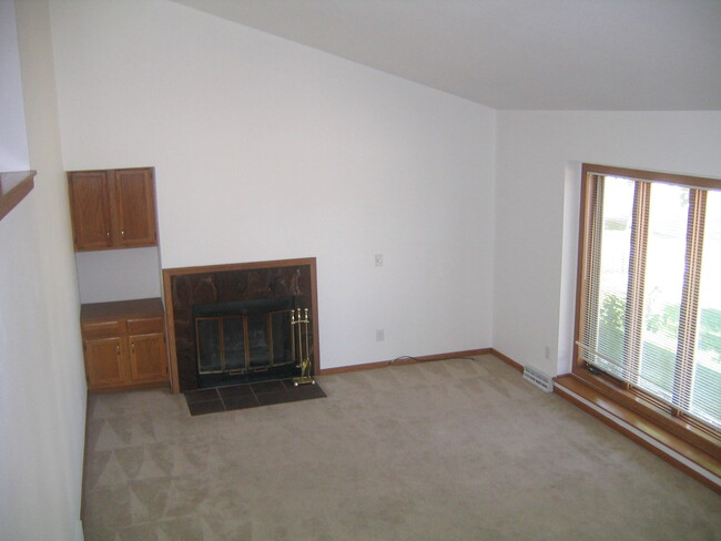 Building Photo - 3054 Maple Grove Dr