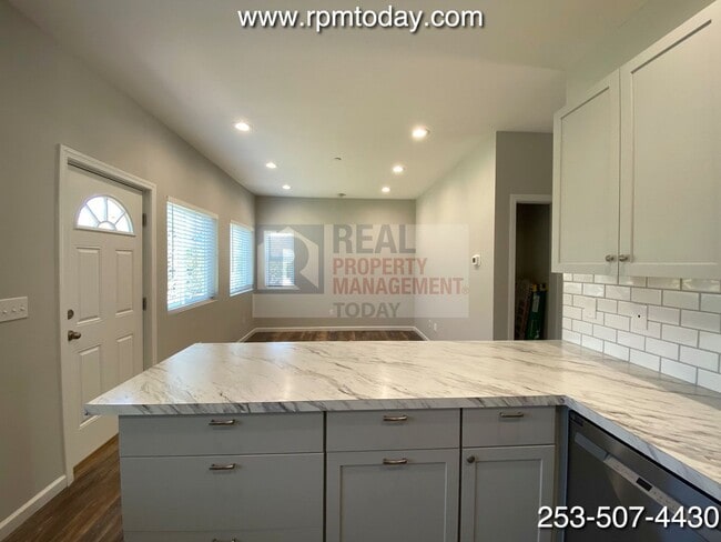 Building Photo - TMMADP, LLC (Simmons, T) - 921 (Cascade Gr...