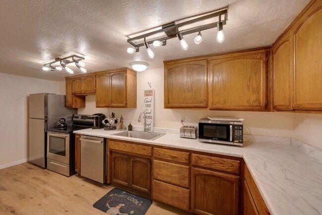 Building Photo - Charming 4 Bedroom Home on Beautiful 10-Acre Property!