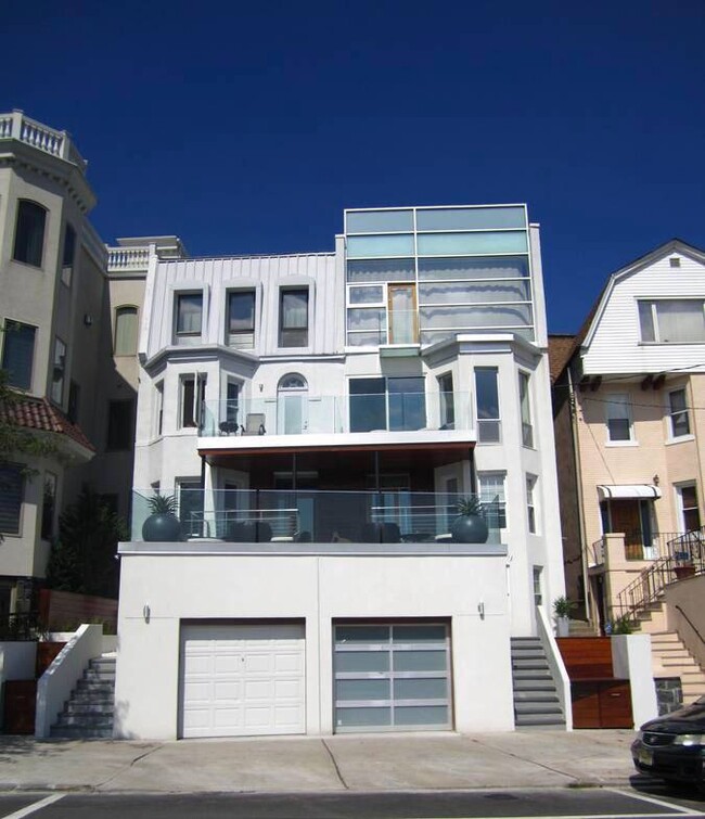 Modern 3-Unit Townh - 955 Boulevard E