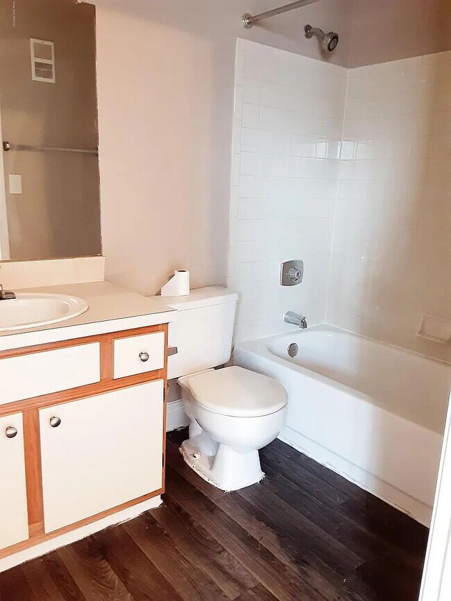 Foto del edificio - 7667 N Wickham Rd