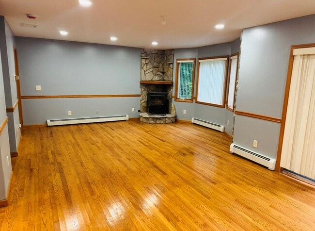Foto del edificio - 302 S Mountain Rd