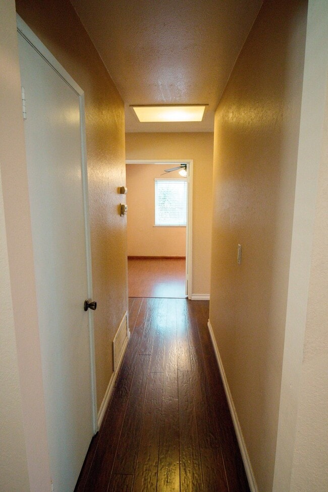 Building Photo - Spacious 4 Bed / 2 Bath Pool Home in Prime Corona Location!