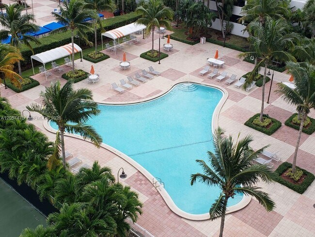 Foto del edificio - 19380 Collins Ave