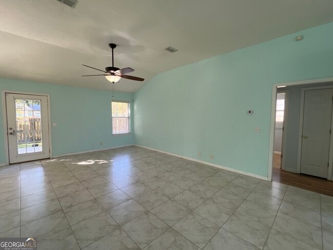 Building Photo - 400 Hallowes Dr S