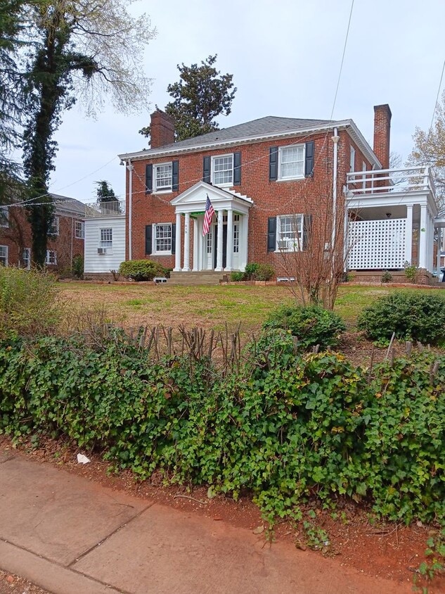 Photo - 2026-2027 Year 619 Cabell Ave 10 Bedroom / 4 Bath
