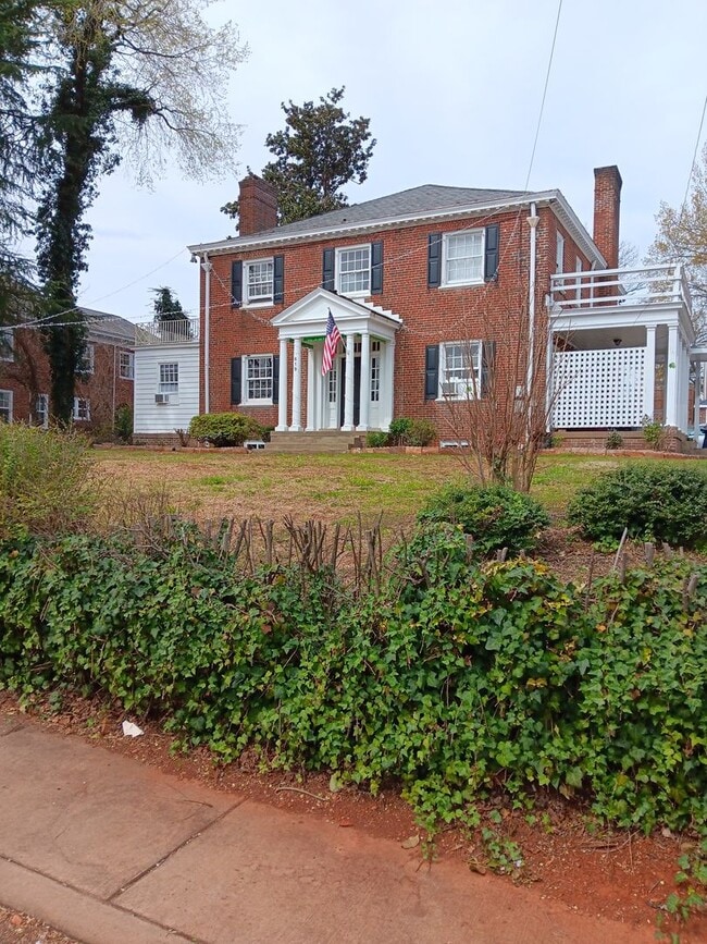 Building Photo - 619 Cabell Ave