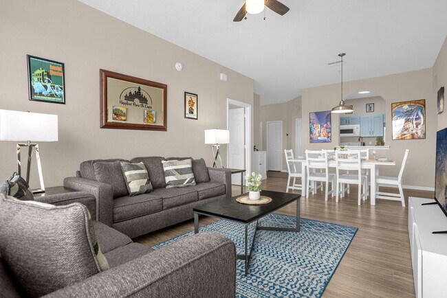 Building Photo - 2307 Silver Palm Dr