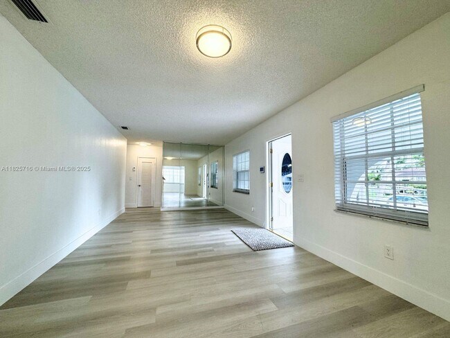 Foto del edificio - 115 W 37th St