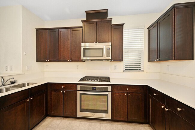 Building Photo - 165 Ladybug Ln
