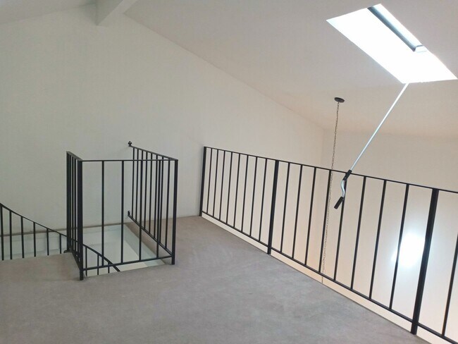 Building Photo - Spacious Two-Story Townhouse With Loft, At...