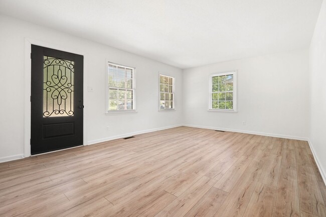Building Photo - 1006 Willowdale Dr