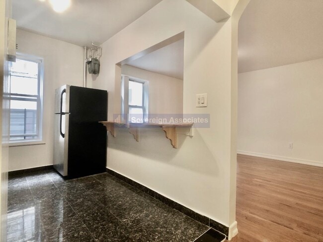 Building Photo - 175 Pinehurst Ave