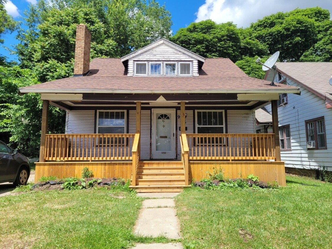 915 Gladwin St, Flint, MI 48504 House Rental in Flint, MI