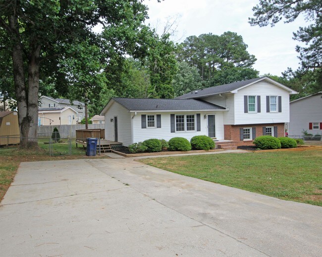 Foto del edificio - 403 Sellwood Cir