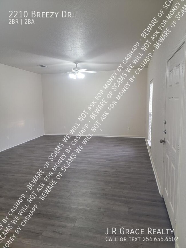 Building Photo - 2210 Breezy Dr