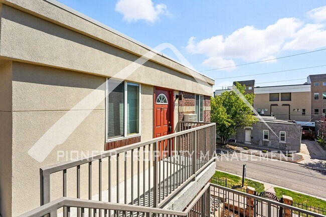 Foto del edificio - Charming Condo with Washer/Dryer and 1-Car...