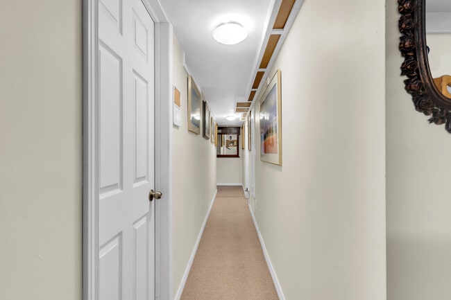 Building Photo - 46 Falaise Rd