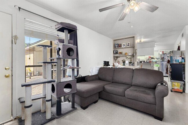 Foto del edificio - 6911 Cooper Ln