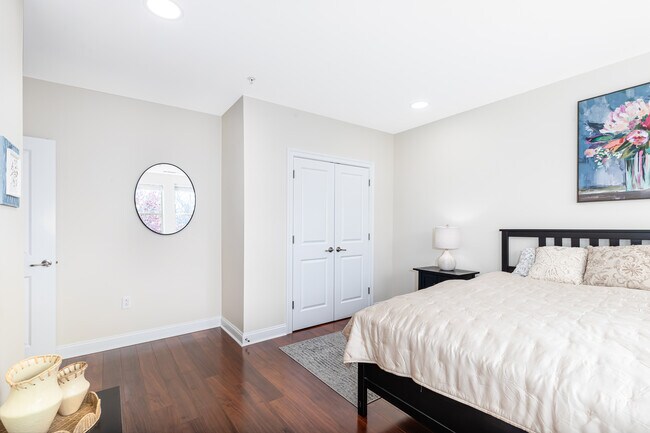 Building Photo - 4 Harvest Dr