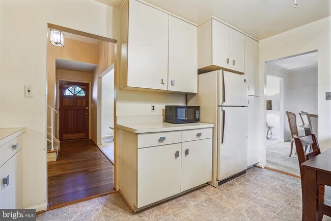 Foto del edificio - 6451 Queen Anne Terrace